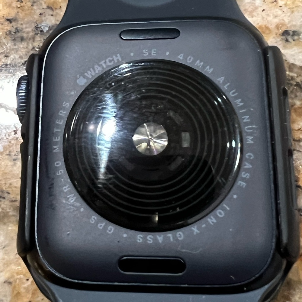 Apple Watch SE - Picture 2 of 2